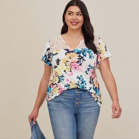 torrid Tops - Torrid Jersey Slub White Floral Lace Detail Short Sleeve Top 2x